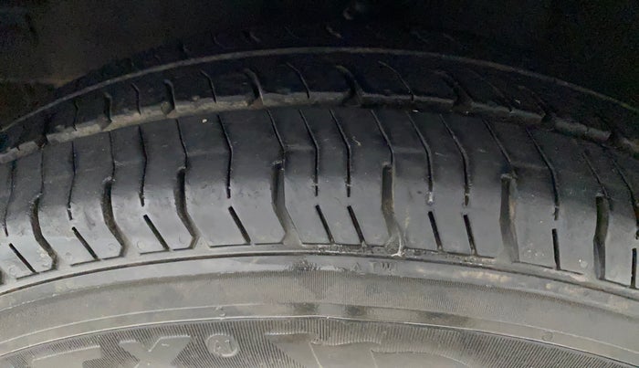 2013 Hyundai i10 MAGNA 1.1, Petrol, Manual, 48,653 km, Left Front Tyre Tread