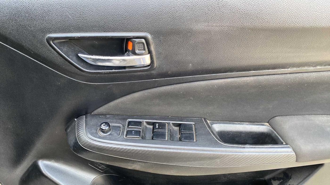 2018 Maruti Swift VXI, Petrol, Manual, 30,305 km, Driver Side Door Panels Control
