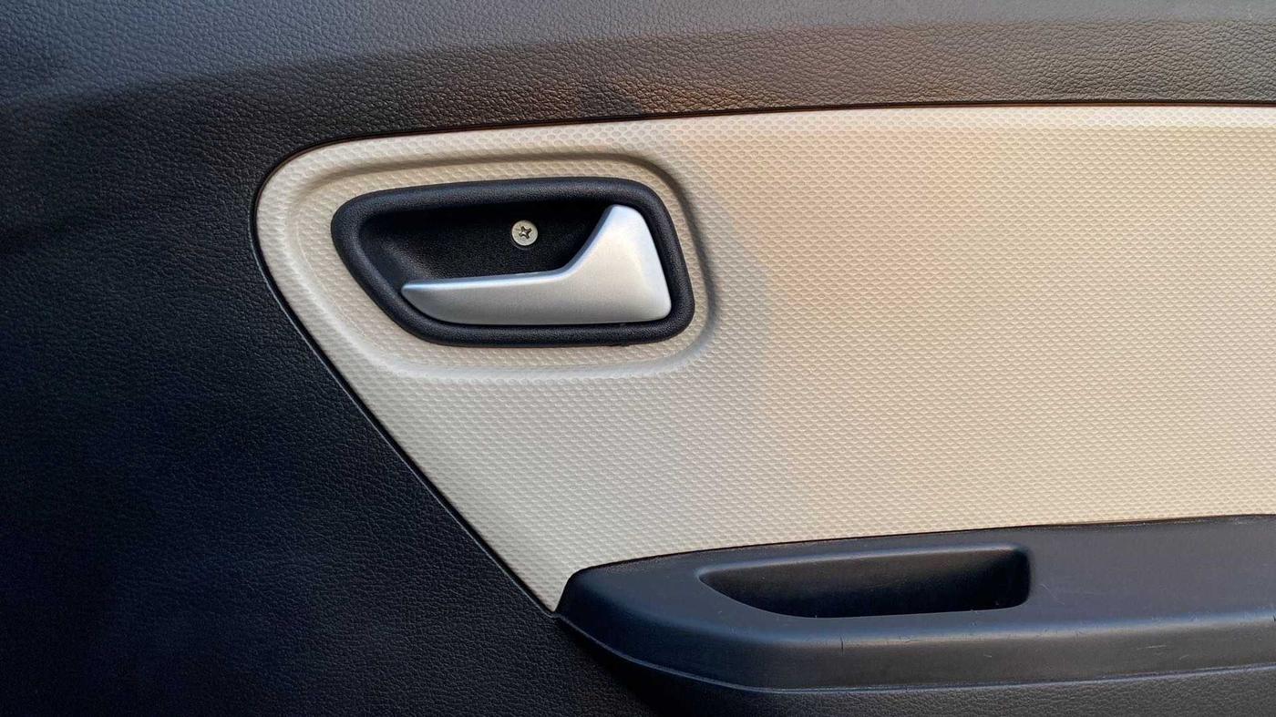 2019 Maruti Alto LXI, Petrol, Manual, 28,705 km, Driver Side Door Panels Control