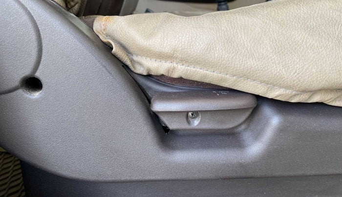 2014 Hyundai Santro Xing GLS PLUS AUDIO, Petrol, Manual, 86,934 km, Driver Side Adjustment Panel