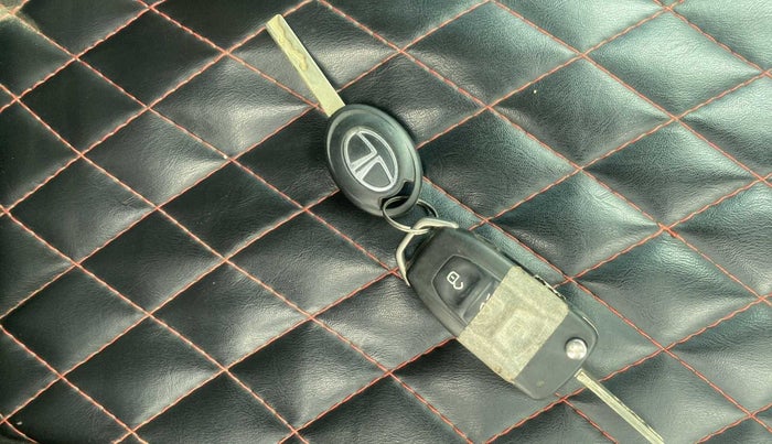 2019 Tata Tiago XZ PLUS PETROL, Petrol, Manual, 54,260 km, Key Close Up