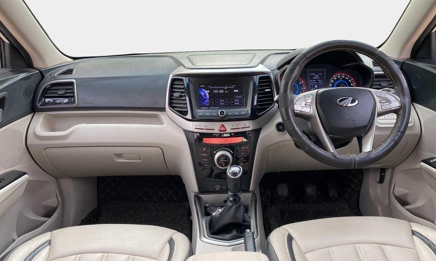 2022 Mahindra XUV300 W8 1.2 PETROL, Petrol, Manual, 25,888 km, Dashboard