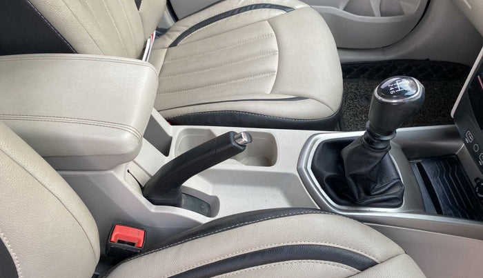 2022 Mahindra XUV300 W8 1.2 PETROL, Petrol, Manual, 25,888 km, Gear Lever