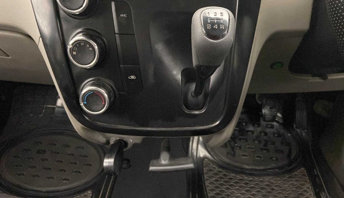 2016 Mahindra Kuv100 K4 PLUS 6 STR, Petrol, Manual, 37,058 km, Gear Lever