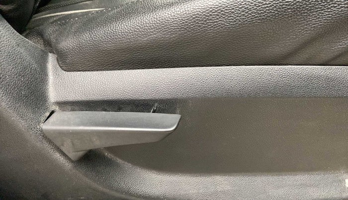 2016 Mahindra Kuv100 K4 PLUS 6 STR, Petrol, Manual, 37,058 km, Driver Side Adjustment Panel