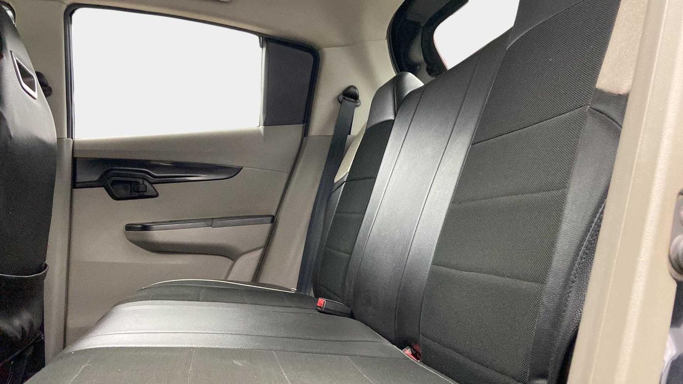 2016 Mahindra Kuv100 K4 PLUS 6 STR, Petrol, Manual, 37,058 km, Right Side Rear Door Cabin