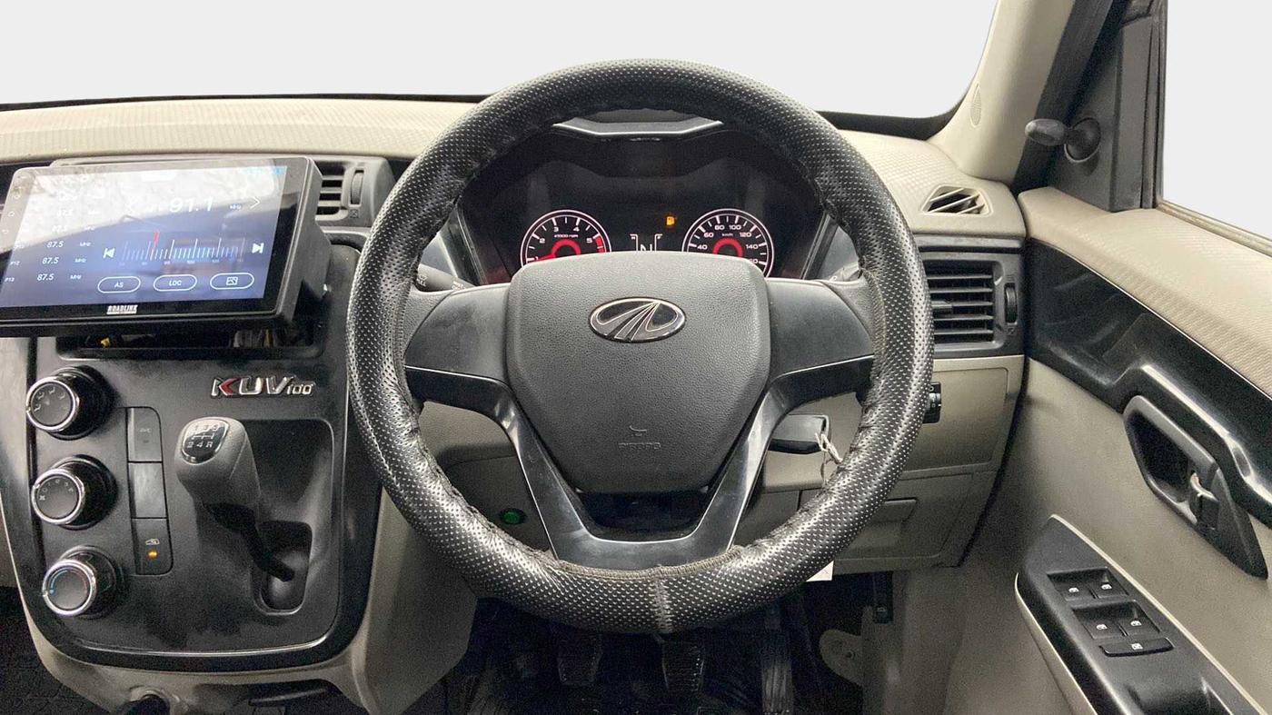 2016 Mahindra Kuv100 K4 PLUS 6 STR, Petrol, Manual, 37,058 km, Steering Wheel Close Up