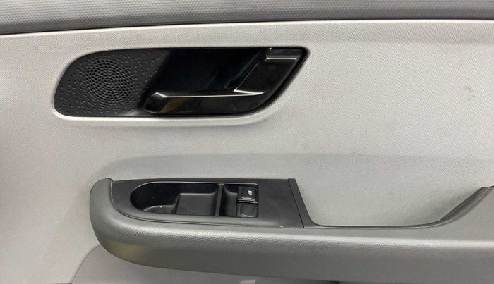 2020 Tata ALTROZ XE PETROL, Petrol, Manual, 38,311 km, Driver Side Door Panels Control