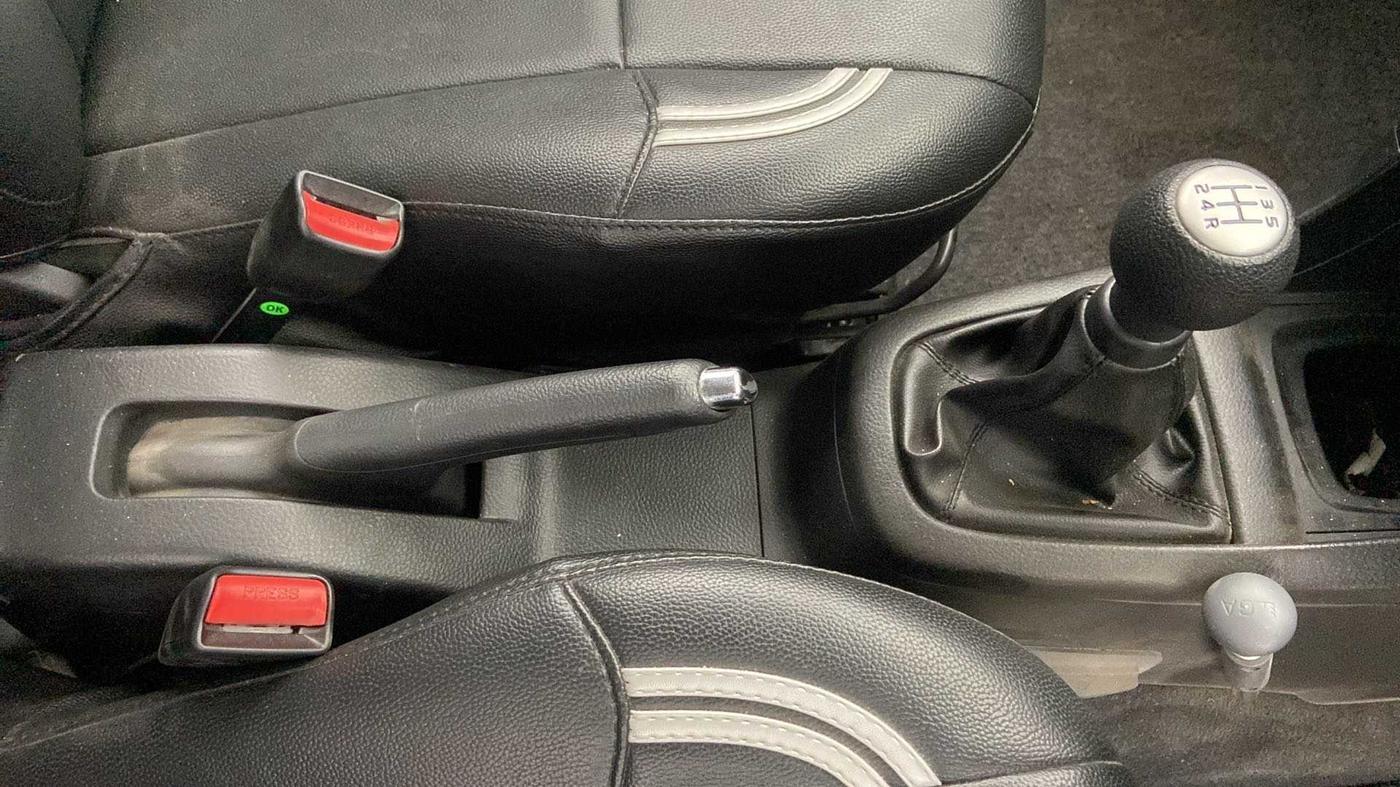 2017 Maruti Swift VXI, Petrol, Manual, 39,133 km, Gear Lever