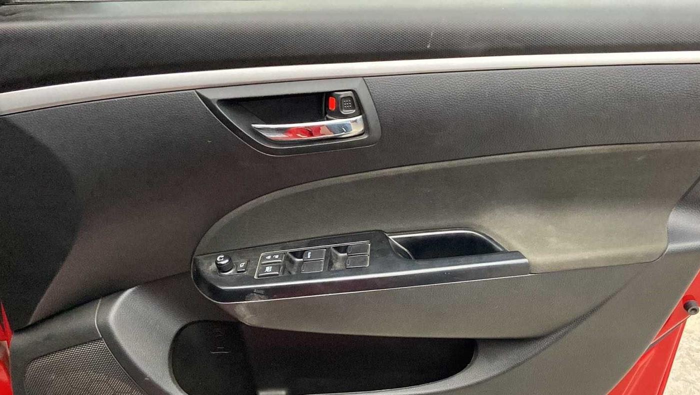 2017 Maruti Swift VXI, Petrol, Manual, 39,133 km, Driver Side Door Panels Control
