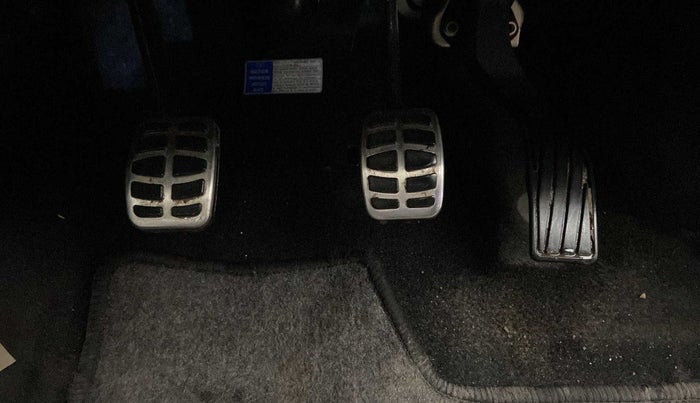 2017 Maruti Swift VXI, Petrol, Manual, 39,133 km, Pedals