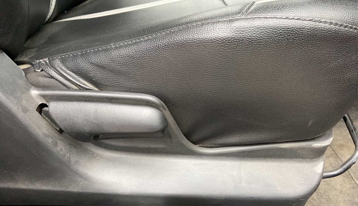 2017 Maruti Swift VXI, Petrol, Manual, 39,133 km, Driver Side Adjustment Panel