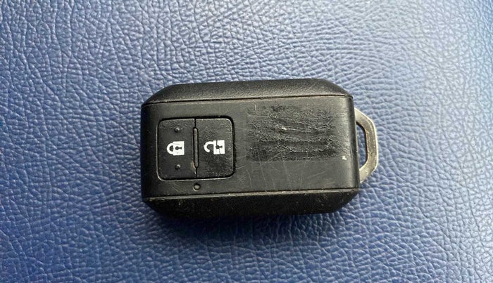 2021 Maruti Baleno ZETA PETROL 1.2, Petrol, Manual, 28,555 km, Key Close Up