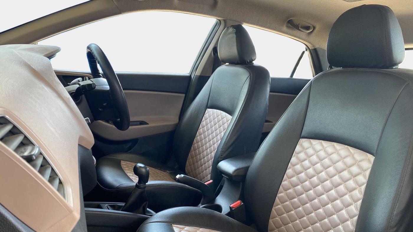 2020 Hyundai Elite i20 MAGNA PLUS 1.2, Petrol, Manual, 40,236 km, Right Side Front Door Cabin