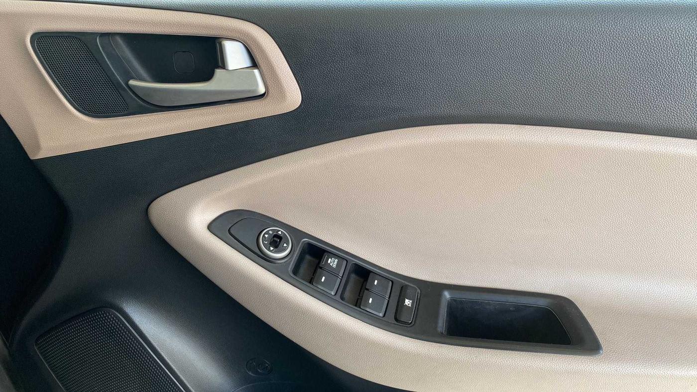 2020 Hyundai Elite i20 MAGNA PLUS 1.2, Petrol, Manual, 40,236 km, Driver Side Door Panels Control