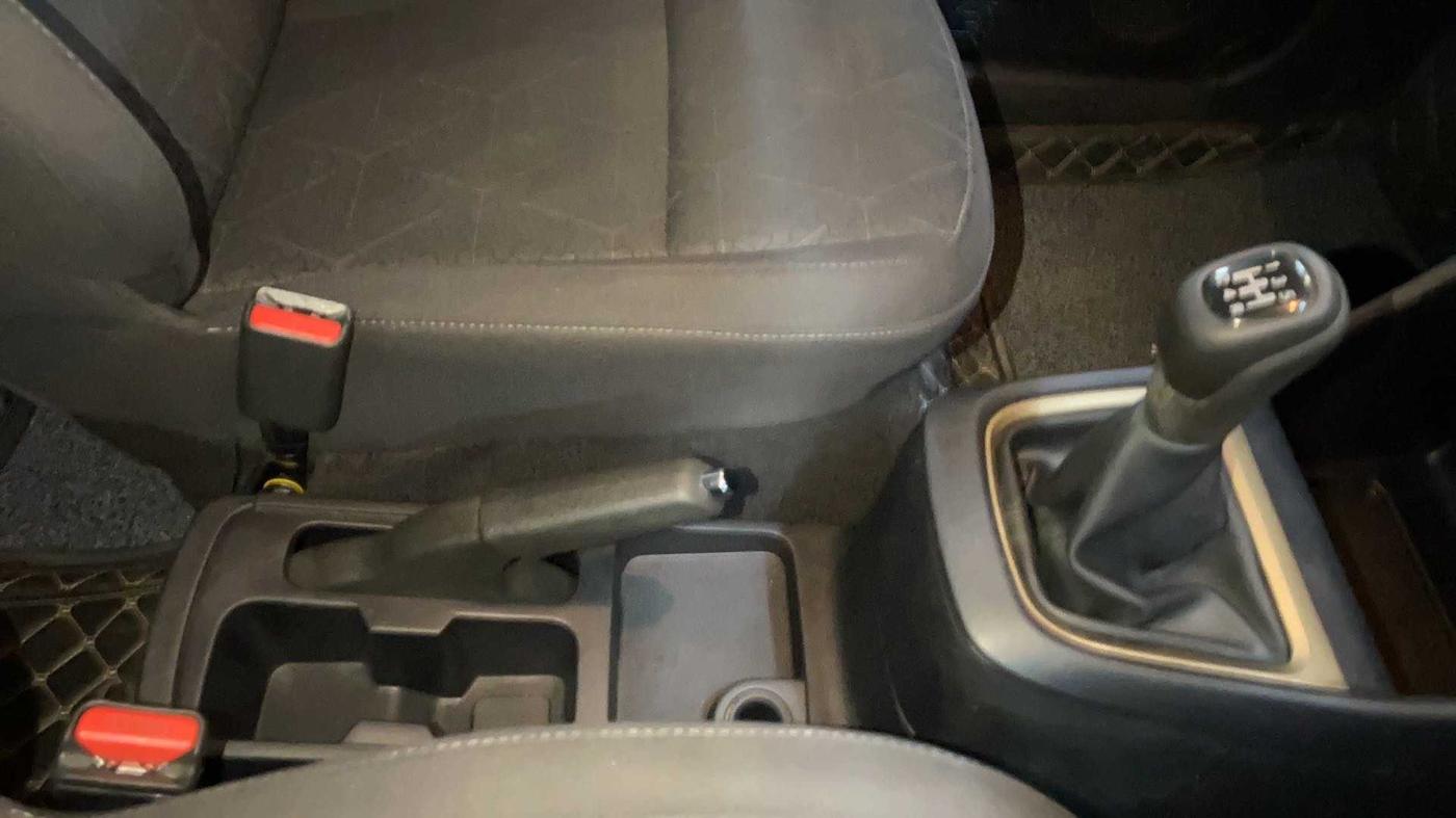 2022 Tata PUNCH ACCOMPLISHED MT, Petrol, Manual, 24,268 km, Gear Lever