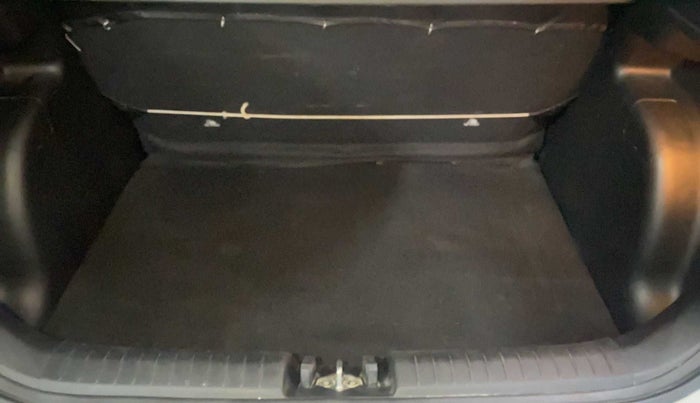 2021 Hyundai VENUE SX 1.5 CRDI, Diesel, Manual, 33,863 km, Boot Inside