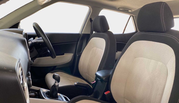 2022 Hyundai VENUE SX 1.2 PETROL, Petrol, Manual, 12,322 km, Right Side Front Door Cabin