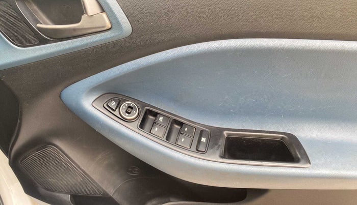 2015 Hyundai i20 Active 1.2 S, Petrol, Manual, 73,504 km, Driver Side Door Panels Control