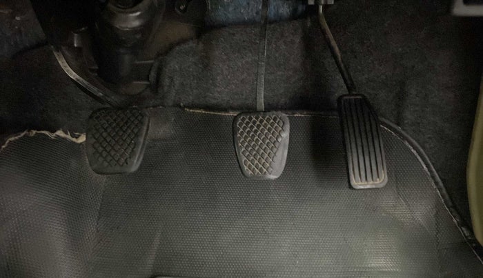 2015 Honda Brio S MT, Petrol, Manual, 95,772 km, Pedals