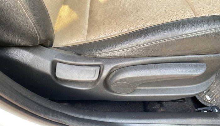 2018 Hyundai Verna 1.6 VTVT SX (O) AT, Petrol, Automatic, 50,786 km, Driver Side Adjustment Panel