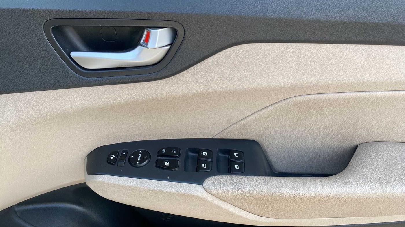 2018 Hyundai Verna 1.6 VTVT SX (O) AT, Petrol, Automatic, 50,786 km, Driver Side Door Panels Control