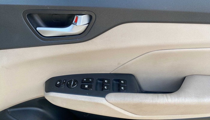 2018 Hyundai Verna 1.6 VTVT SX (O) AT, Petrol, Automatic, 50,786 km, Driver Side Door Panels Control