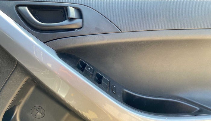 2021 Tata NEXON XM SUNROOF PETROL, Petrol, Manual, 34,294 km, Driver Side Door Panels Control