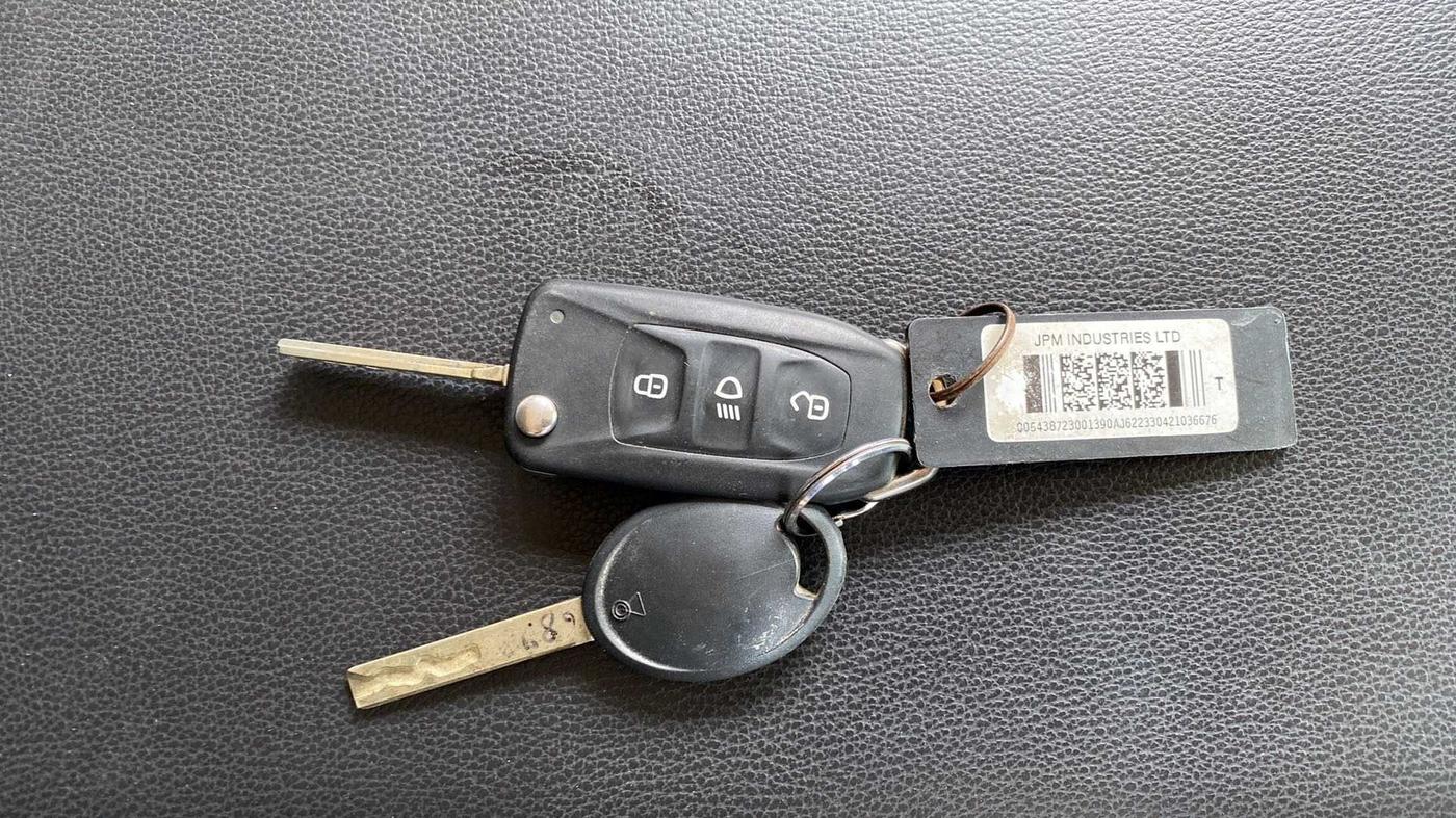 2021 Tata NEXON XM SUNROOF PETROL, Petrol, Manual, 34,294 km, Key Close Up