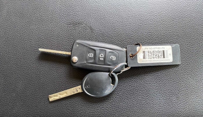 2021 Tata NEXON XM SUNROOF PETROL, Petrol, Manual, 34,294 km, Key Close Up