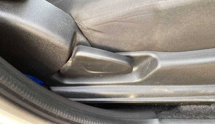 2022 Renault Kwid RXT 1.0 (O), Petrol, Manual, 7,434 km, Driver Side Adjustment Panel