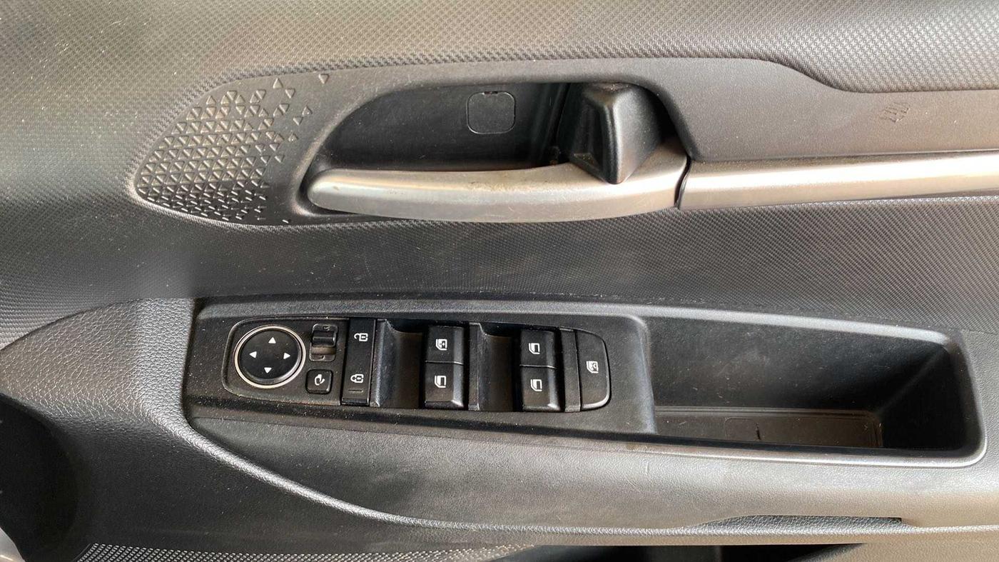 2020 KIA SONET HTK PLUS 1.2, Petrol, Manual, 42,848 km, Driver Side Door Panels Control