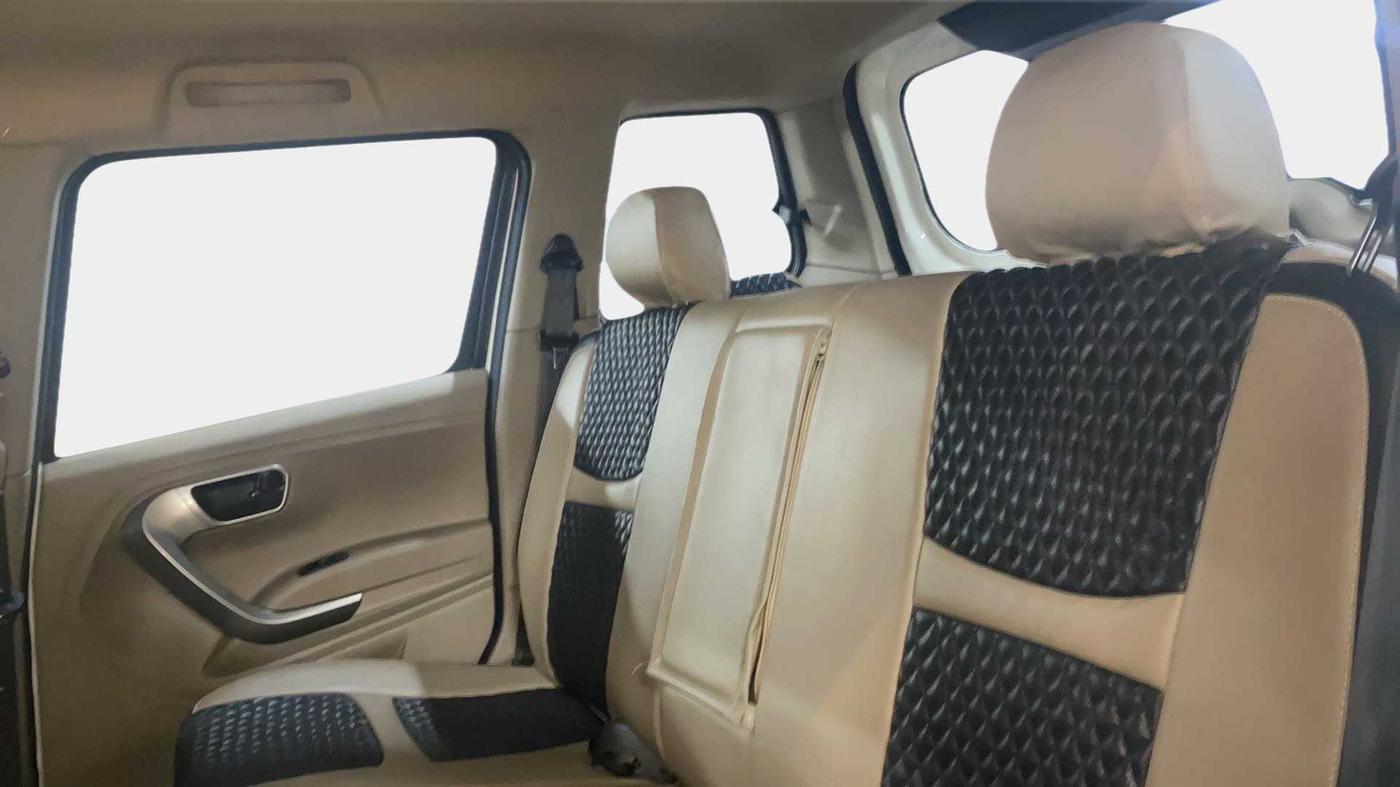 2023 Mahindra BOLERO NEO N10 R, Diesel, Manual, 10,960 km, Right Side Rear Door Cabin