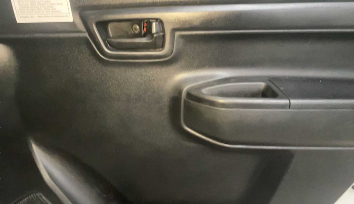 2020 Maruti S PRESSO VXI CNG, CNG, Manual, 64,719 km, Driver Side Door Panels Control