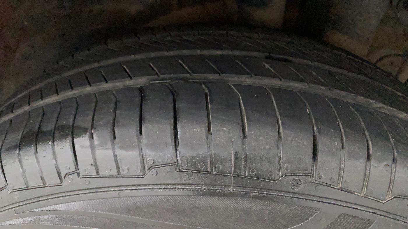 2014 Hyundai Elite i20 MAGNA 1.2, Petrol, Manual, 84,656 km, Left Rear Tyre Tread