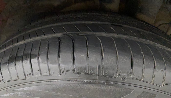 2014 Hyundai Elite i20 MAGNA 1.2, Petrol, Manual, 84,656 km, Left Rear Tyre Tread