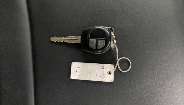 2017 Maruti Swift VXI O, CNG, Manual, 60,830 km, Key Close Up