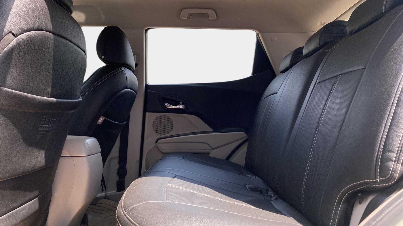 2019 Mahindra XUV300 W8 1.2 PETROL, Petrol, Manual, 72,522 km, Right Side Rear Door Cabin