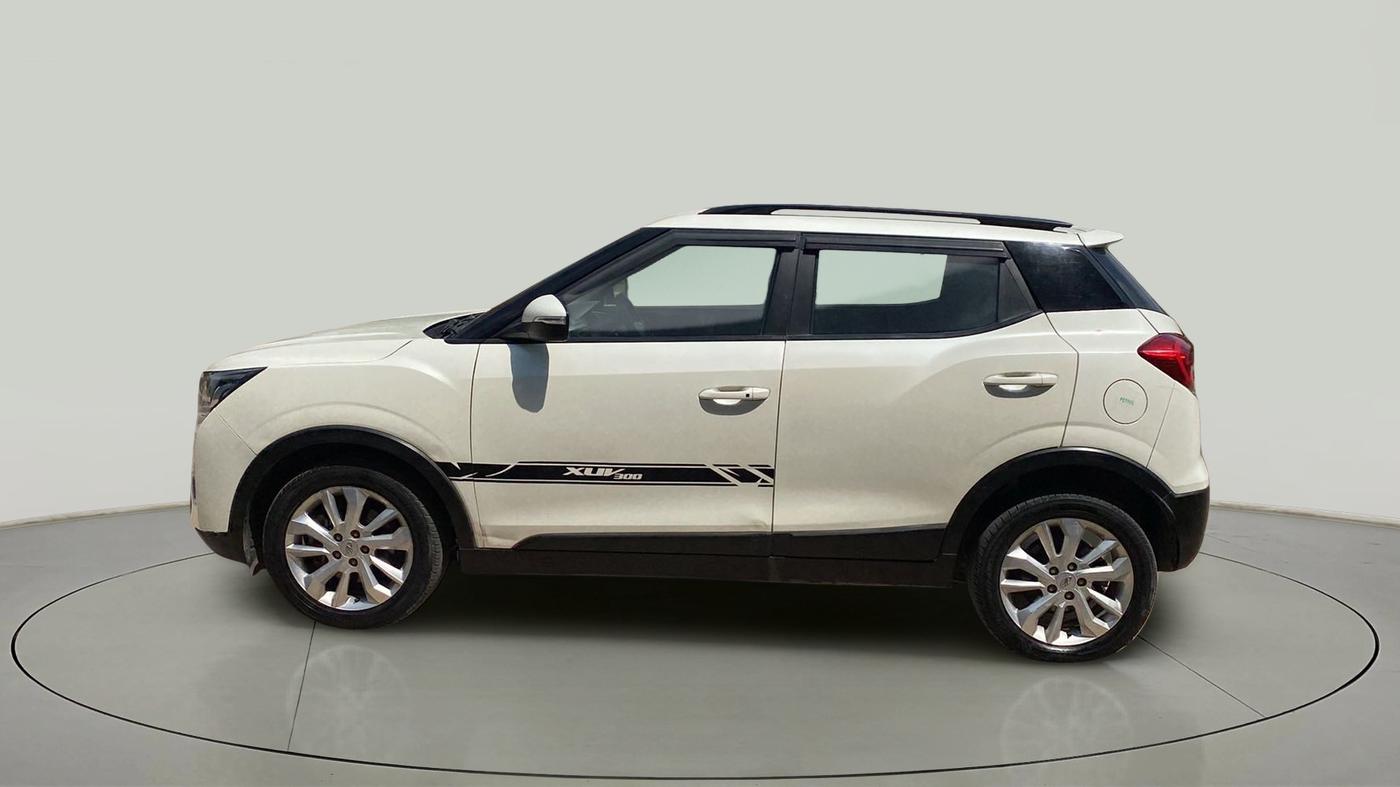2019 Mahindra XUV300 W8 1.2 PETROL, Petrol, Manual, 72,522 km, Left Side