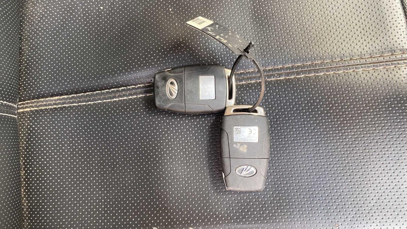 2019 Mahindra XUV300 W8 1.2 PETROL, Petrol, Manual, 72,522 km, Key Close Up