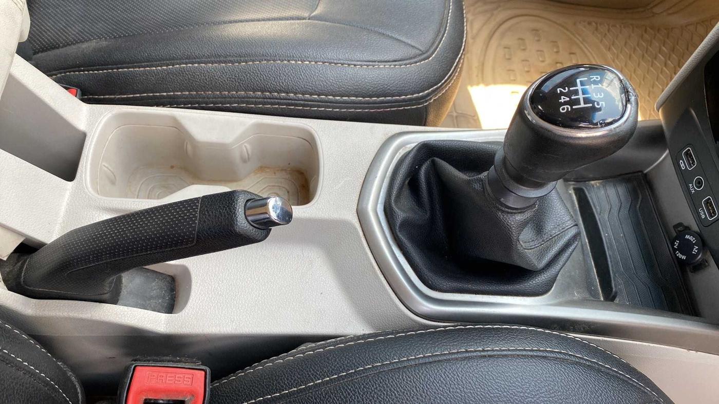 2019 Mahindra XUV300 W8 1.2 PETROL, Petrol, Manual, 72,522 km, Gear Lever
