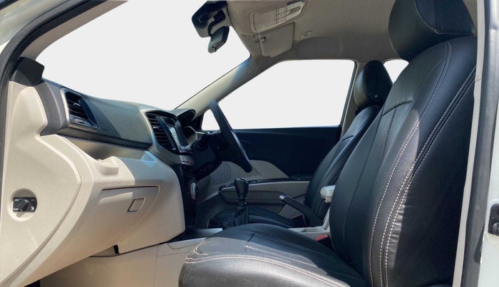 2019 Mahindra XUV300 W8 1.2 PETROL, Petrol, Manual, 72,522 km, Right Side Front Door Cabin