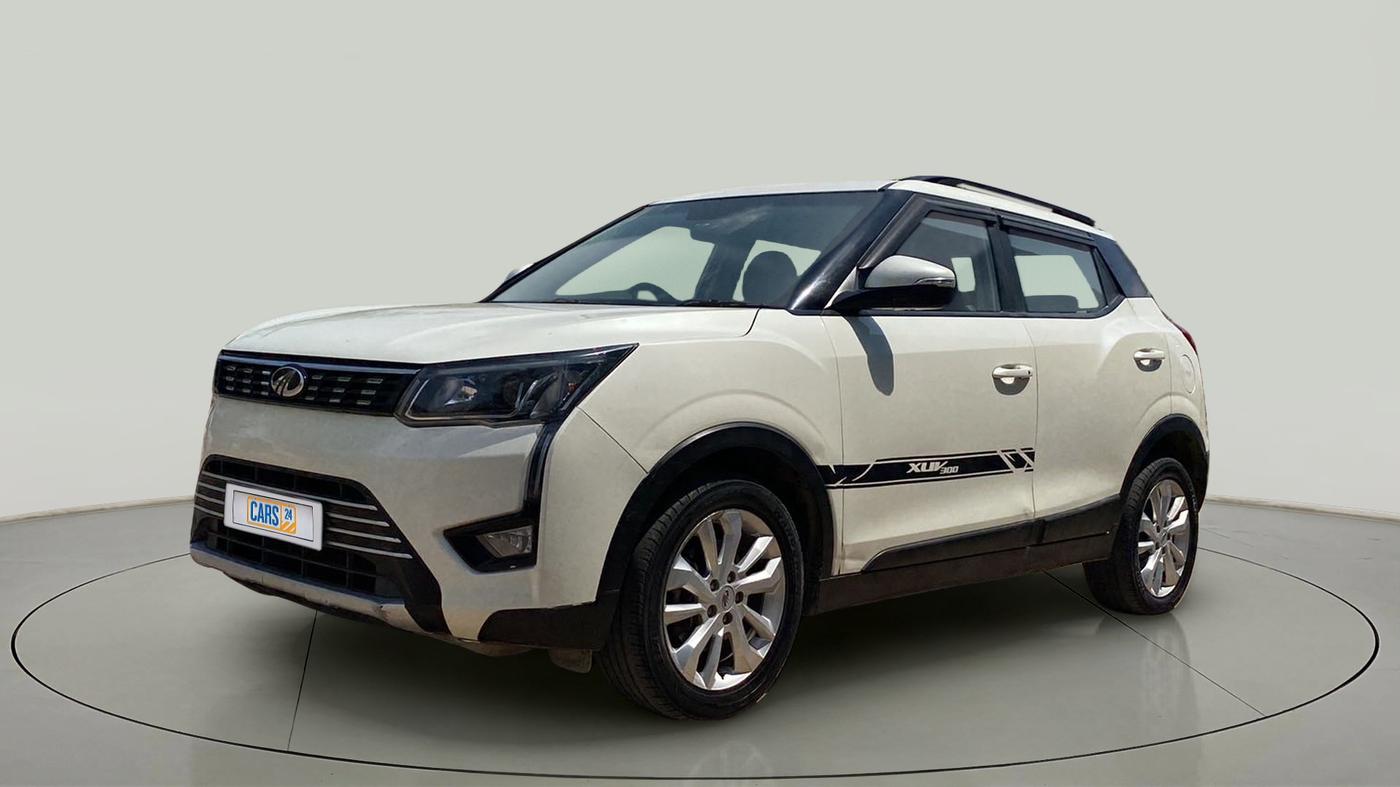 2019 Mahindra XUV300 W8 1.2 PETROL, Petrol, Manual, 72,522 km, Left Front Diagonal