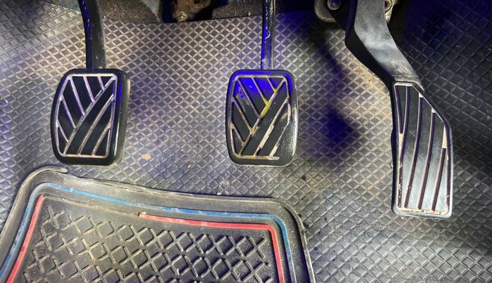 2015 Maruti Swift VDI, Diesel, Manual, 1,20,312 km, Pedals