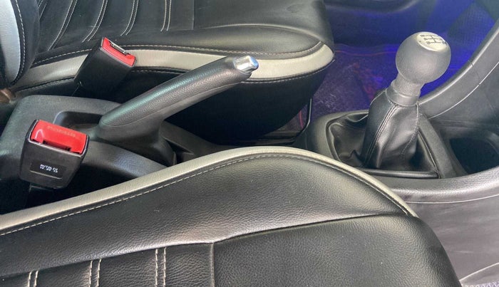 2015 Maruti Swift VDI, Diesel, Manual, 1,20,312 km, Gear Lever