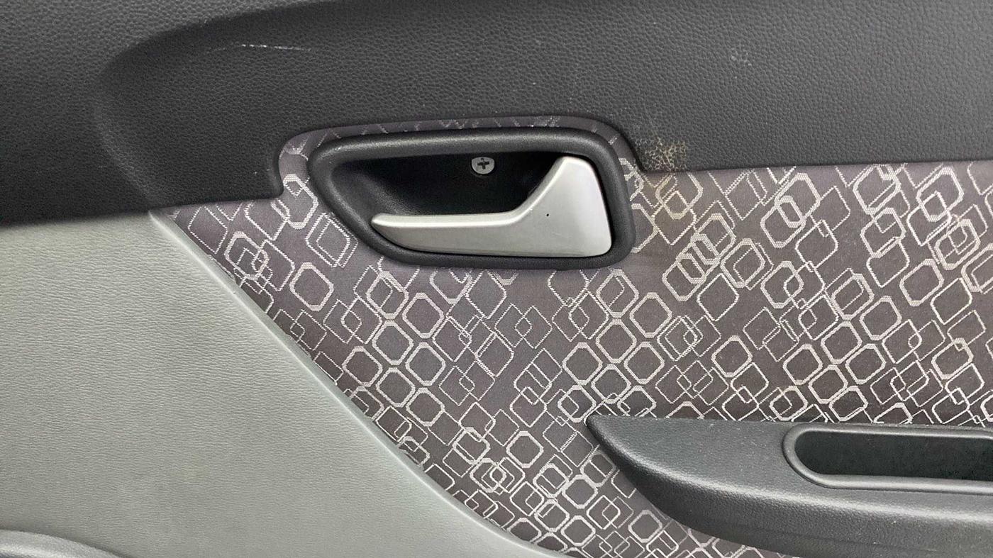 2018 Maruti Alto 800 LXI, Petrol, Manual, 24,197 km, Driver Side Door Panels Control