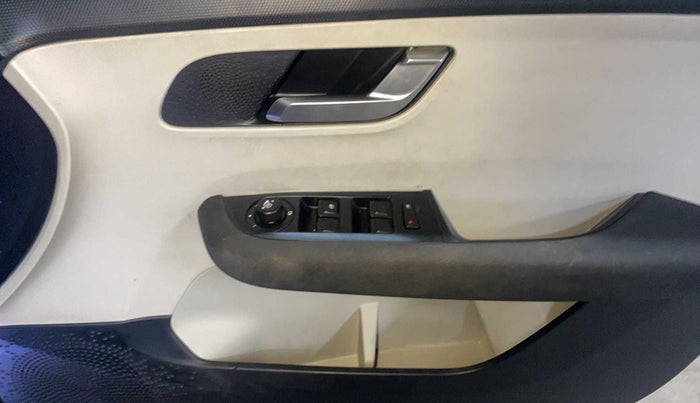 2021 Tata ALTROZ XZ PETROL, Petrol, Manual, 38,709 km, Driver Side Door Panels Control