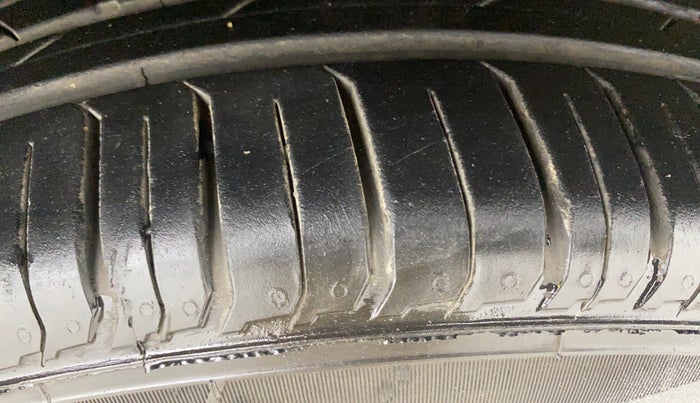 2020 Maruti S Cross ZETA 1.3, Diesel, Manual, 74,136 km, Right Front Tyre Tread
