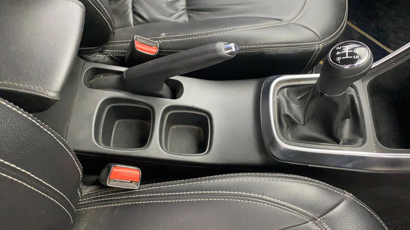 2020 Maruti S Cross ZETA 1.3, Diesel, Manual, 74,136 km, Gear Lever