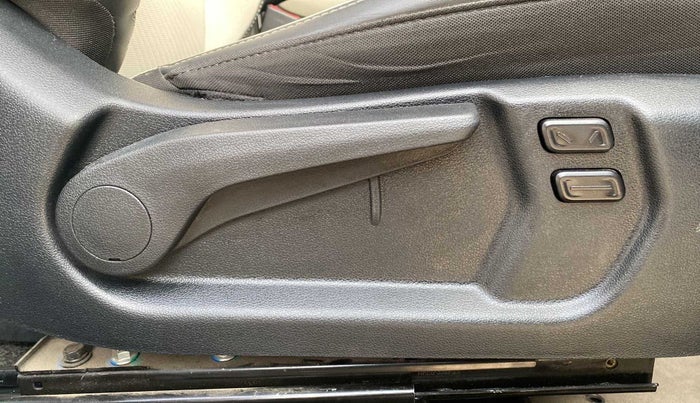 2022 Hyundai VENUE SX (O) 1.0 TURBO DCT, Petrol, Automatic, 8,226 km, Driver Side Adjustment Panel
